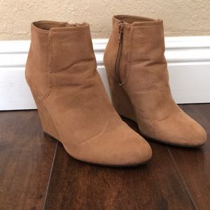 White brown/tan booties